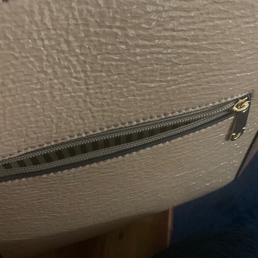 Purses - Picture 4 of 4